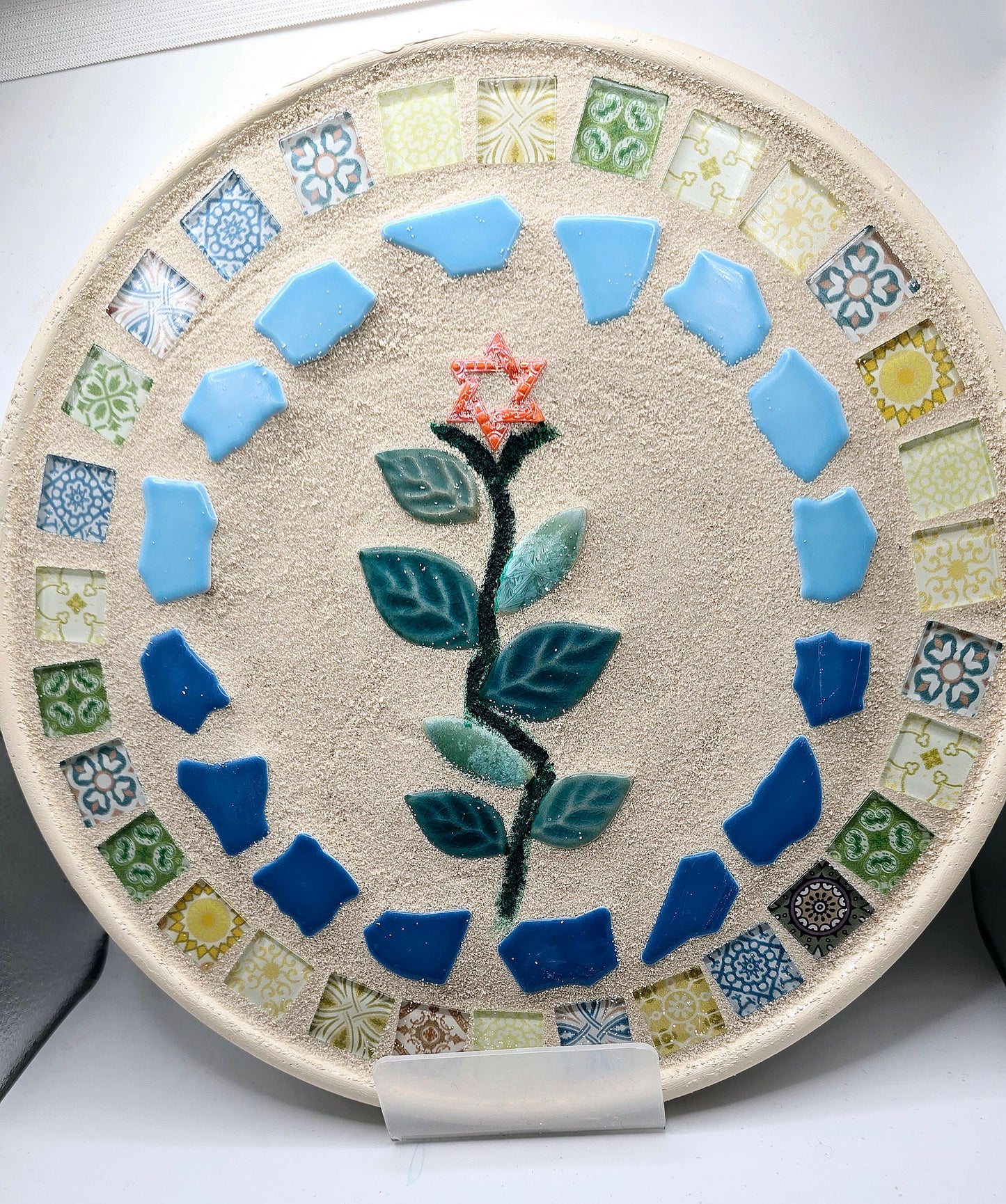 Handcrafted 10-Inch Mosaic Plate – Floral Star of David with Patterned Border