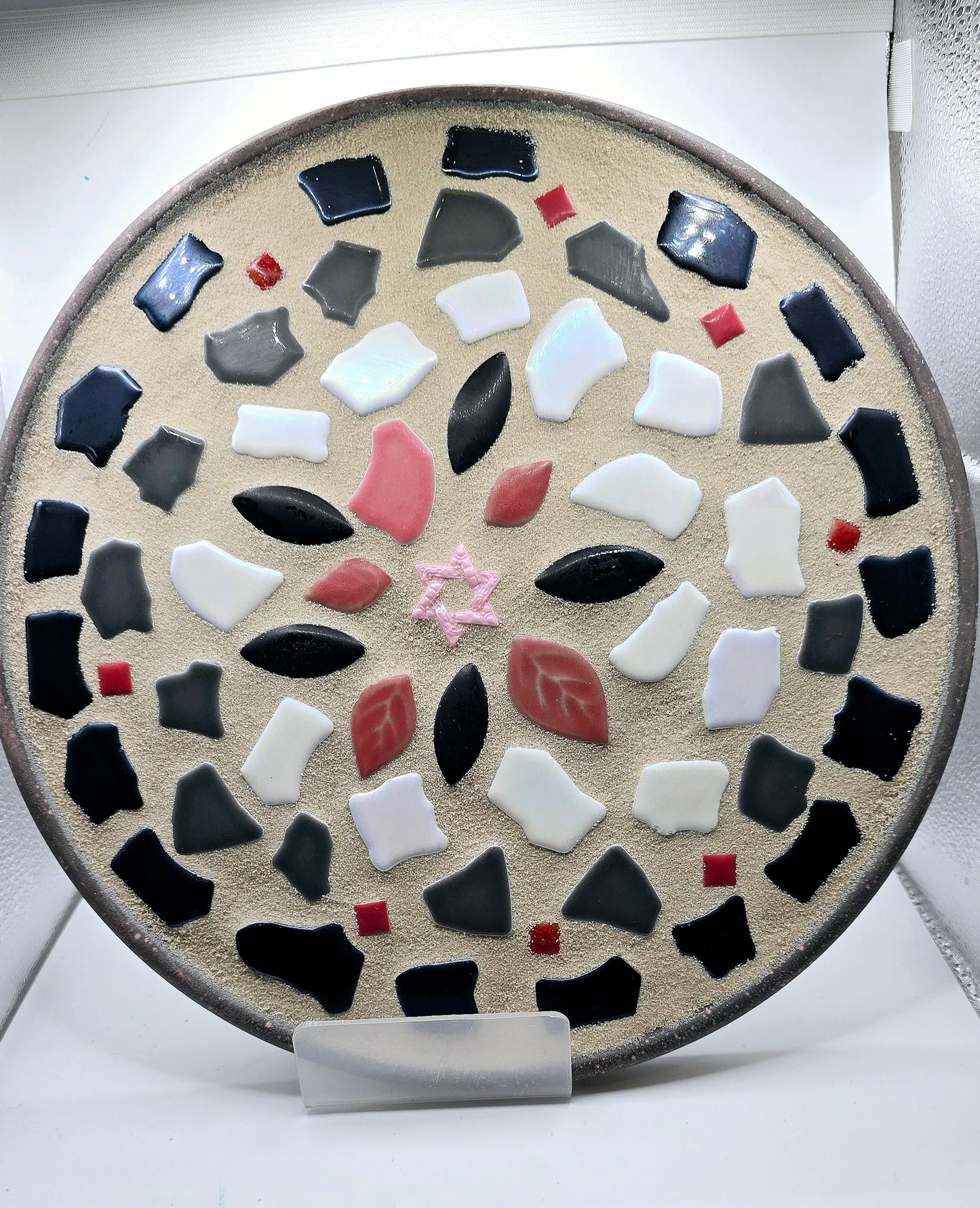 Handcrafted 10-Inch Mosaic Plate – Elegant Star of David in Black, White & Red