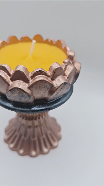Handcrafted Scented Candle in Artistic Holder – Customizable Fragrance