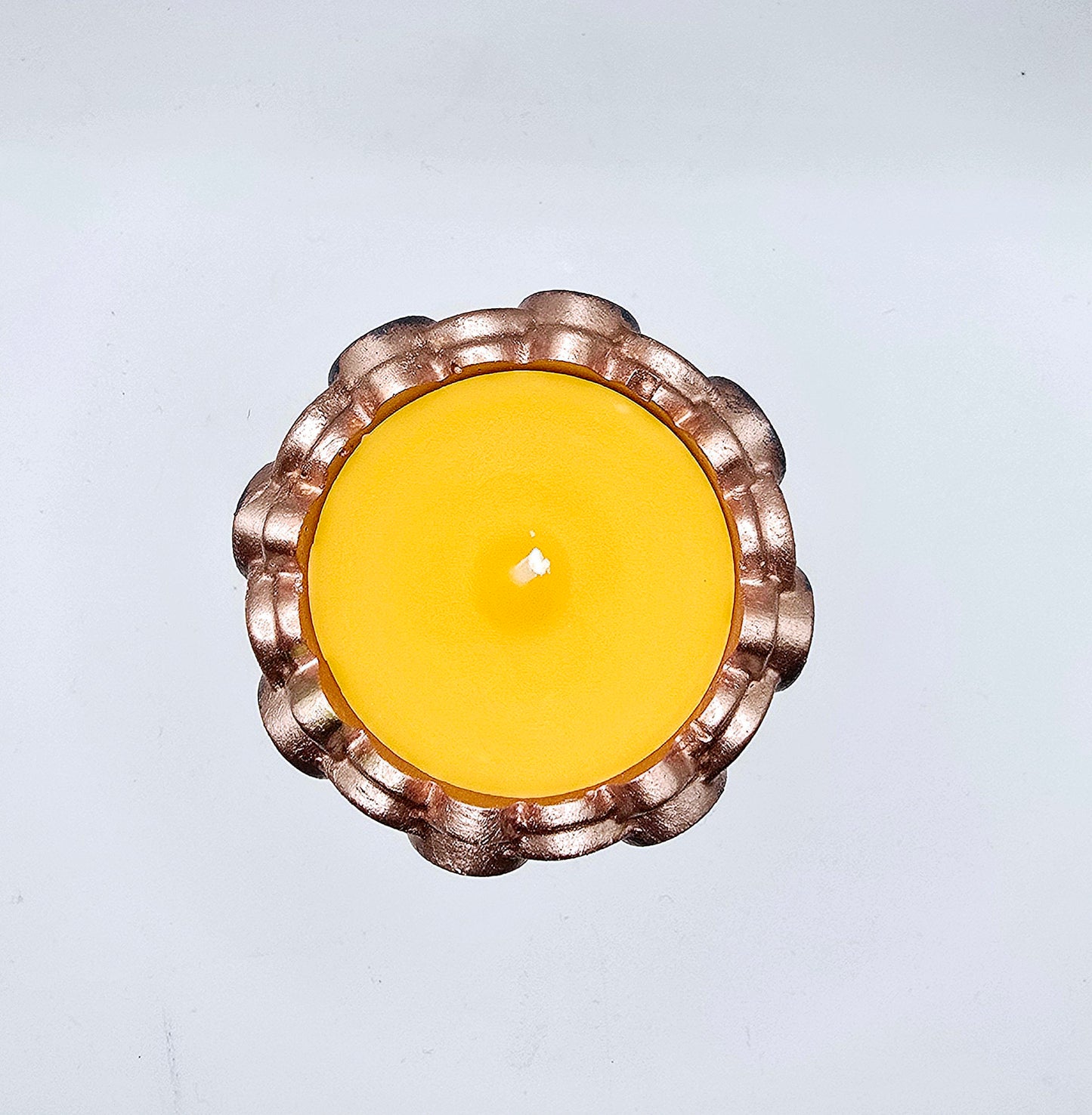 Handcrafted Scented Candle in Artistic Holder – Customizable Fragrance