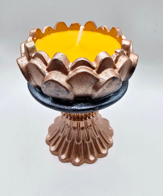 Handcrafted Scented Candle in Artistic Holder – Customizable Fragrance